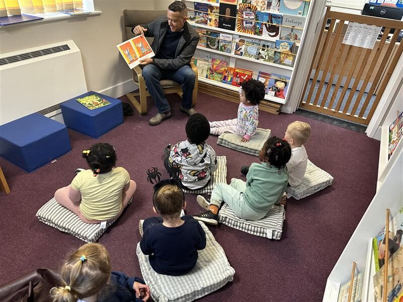 Clive Lewis MP reads to children at Earlham Nursery Scholl